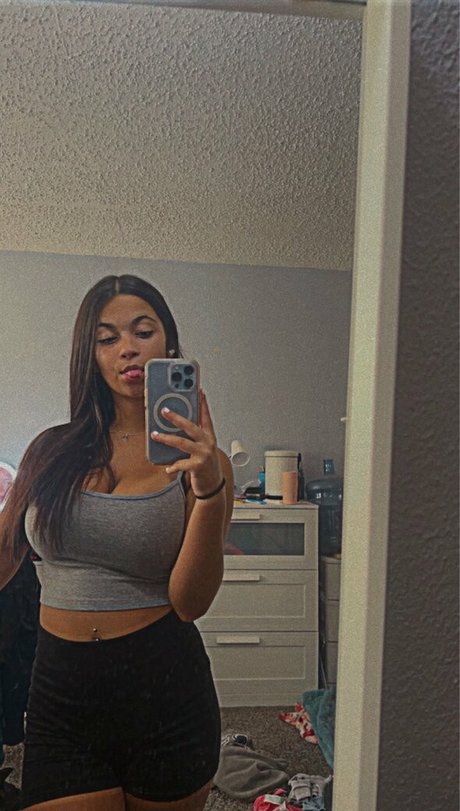 Photo nue de fuite OnlyFans de Ava Schillaci