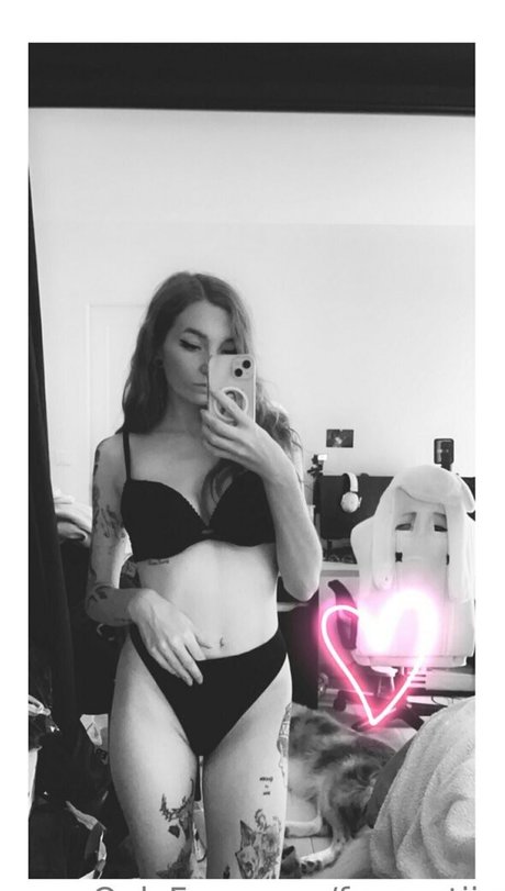 Photo nue de fuite OnlyFans de Foxycutiie