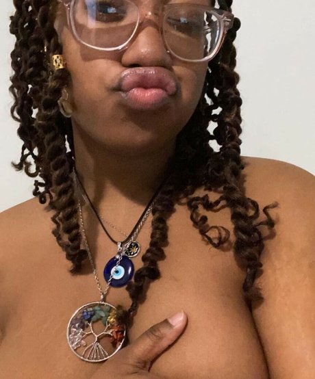 Photo nue de fuite OnlyFans de Blaxkbunny