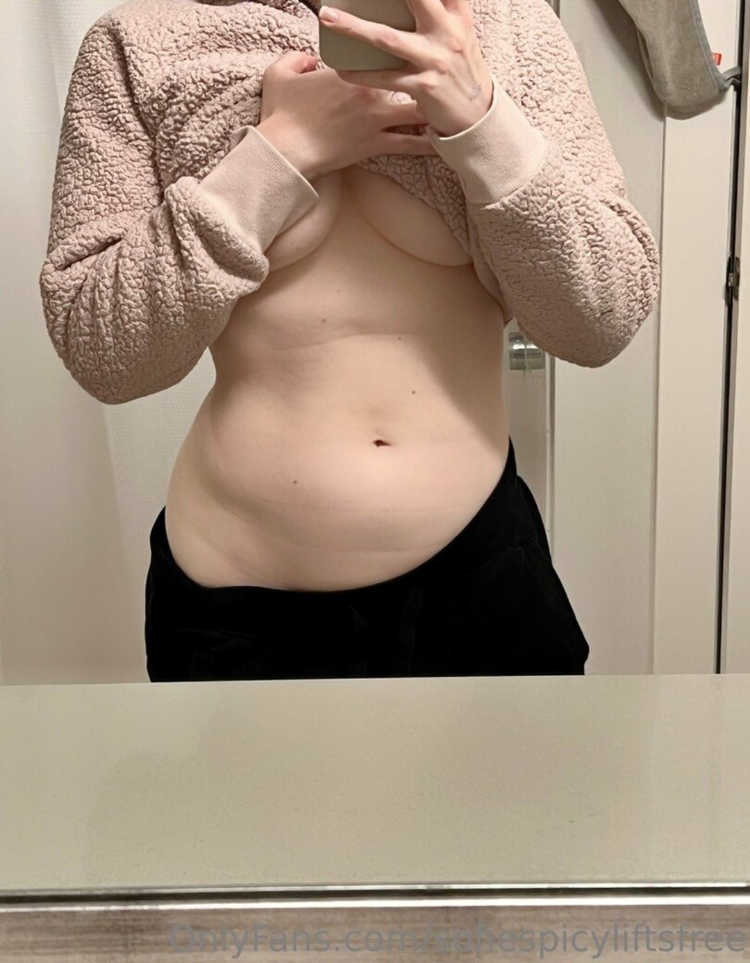 Photo nue de fuite OnlyFans de Thetoplesstrainer #31 Photo nue de fuite OnlyFans de Thetoplesstrainer #31