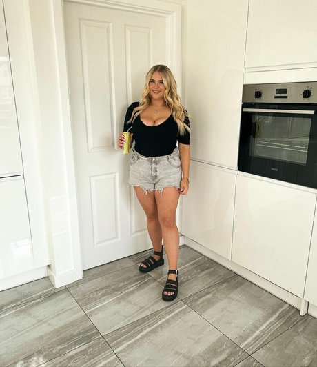 Demi 34jj