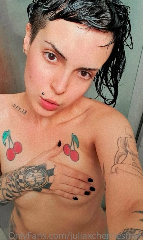 Photo nue de fuite OnlyFans de Juliaxcherriesfree