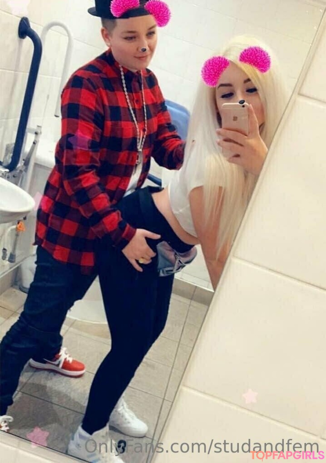 Photo nue de fuite OnlyFans de Reallesbiansx #36 Photo nue de fuite OnlyFans de Reallesbiansx #36