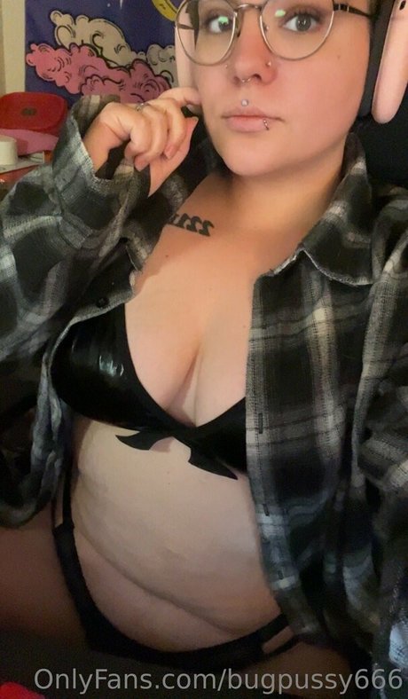 Photo nue de fuite OnlyFans de Bugpussy666