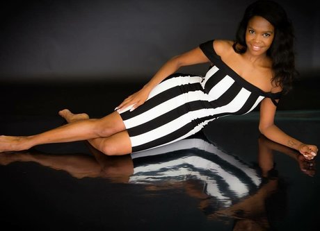 Photo nue de fuite OnlyFans de Oti Mabuse