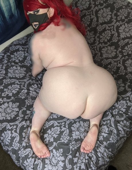 Photo nue de fuite OnlyFans de Gothharlotbbw