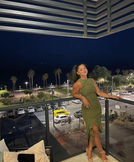 Photo nue de fuite OnlyFans de Mezdha Afzali