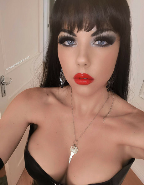 Photo nue de fuite OnlyFans de Young Goddess Kim