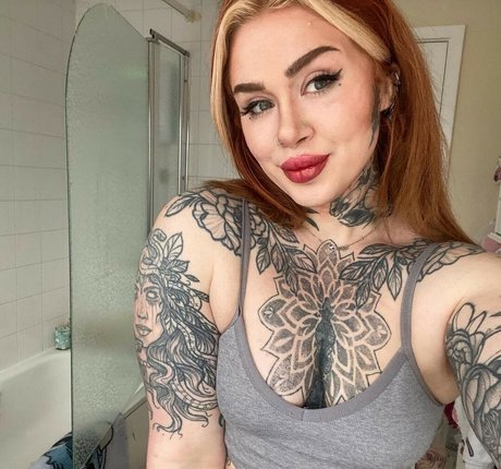 Photo nue de fuite OnlyFans de Metalbubsxo