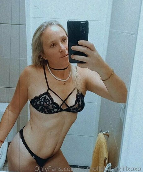 Photo nue de fuite OnlyFans de Nothollabackgirlxoxo