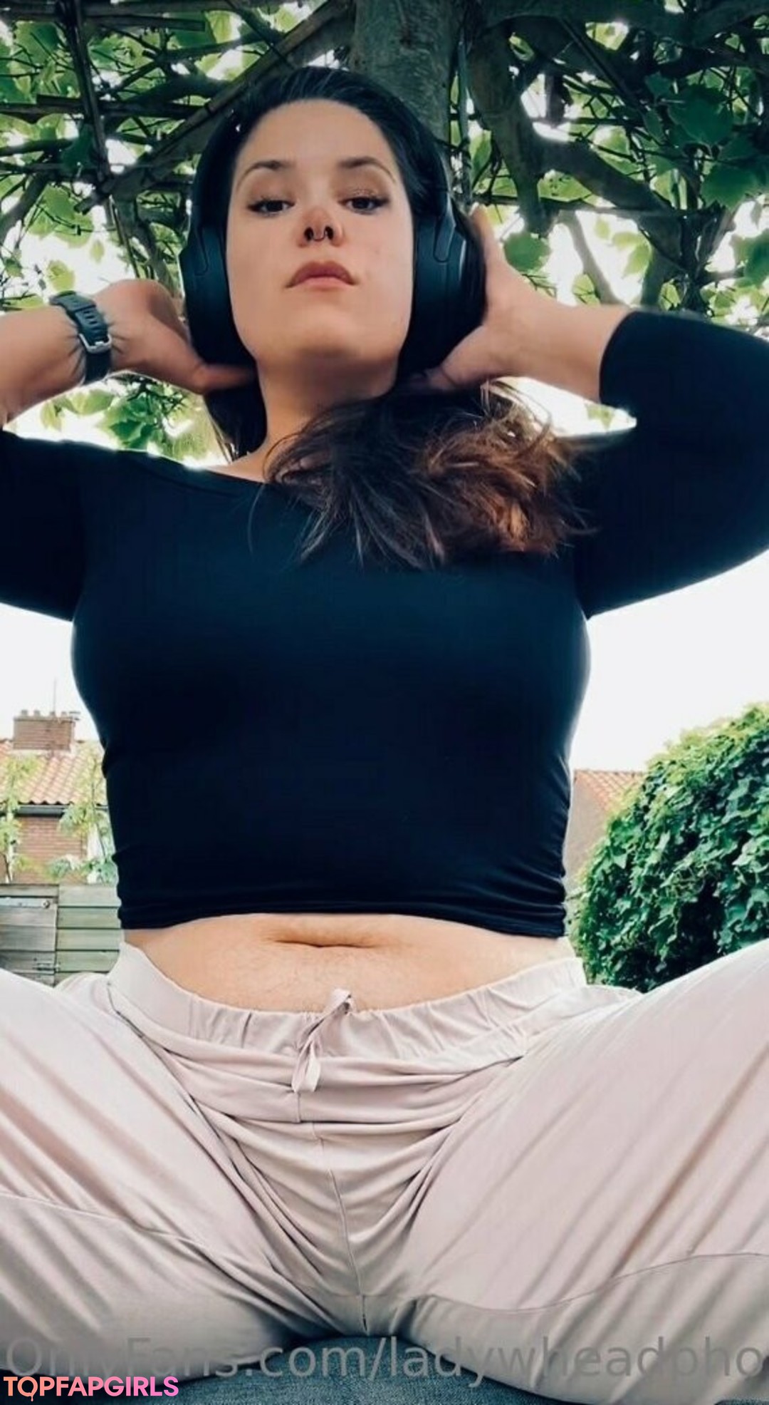 Photo nue de fuite OnlyFans de Ladywheadphones #35 Photo nue de fuite OnlyFans de Ladywheadphones #35