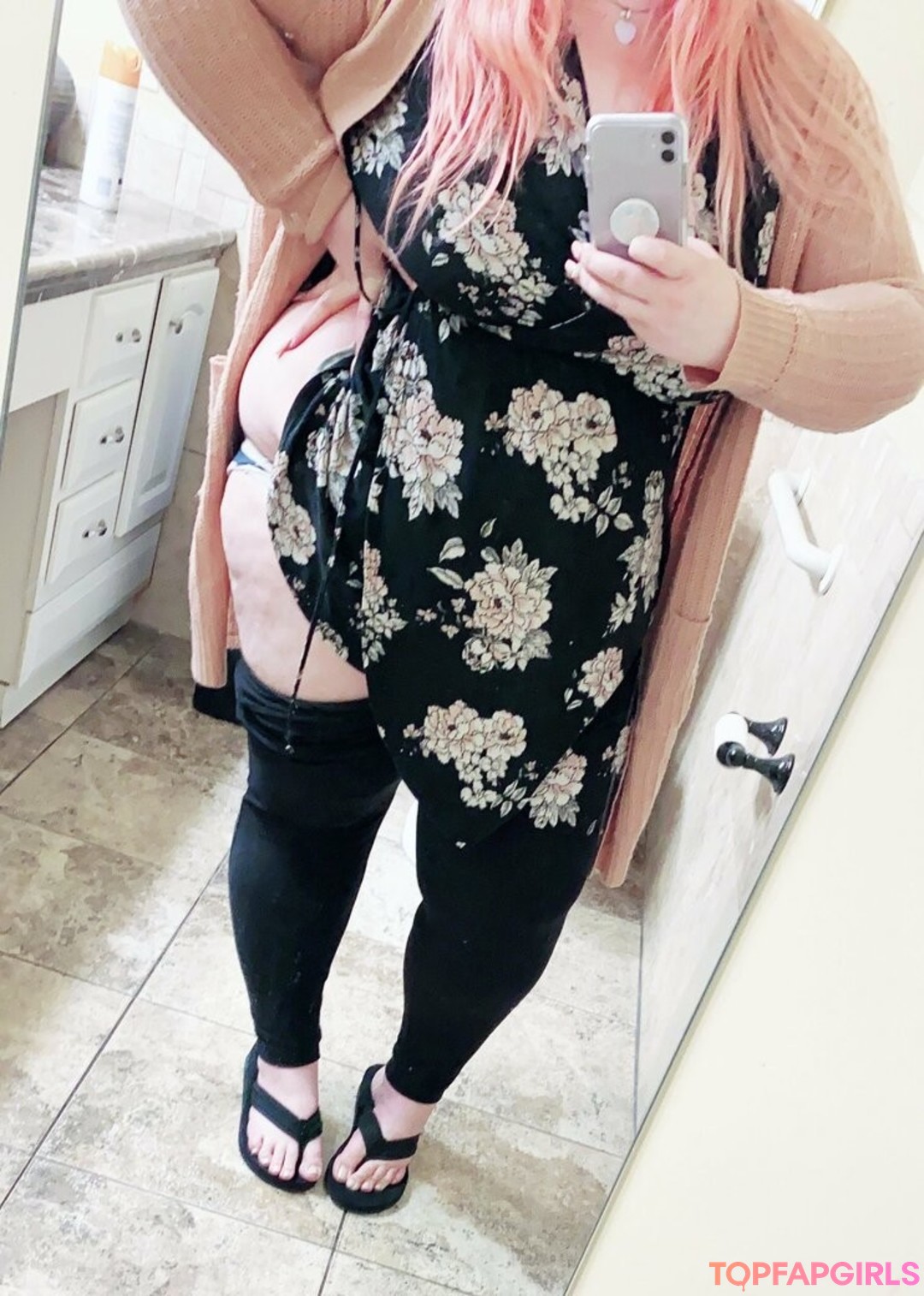 Photo nue de fuite OnlyFans de Chubbymilkymommy #2 Photo nue de fuite OnlyFans de Chubbymilkymommy #2