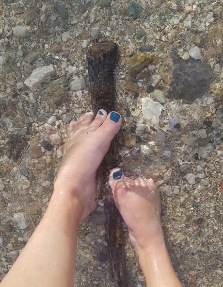 Photo nue de fuite OnlyFans de Babylunafoot1