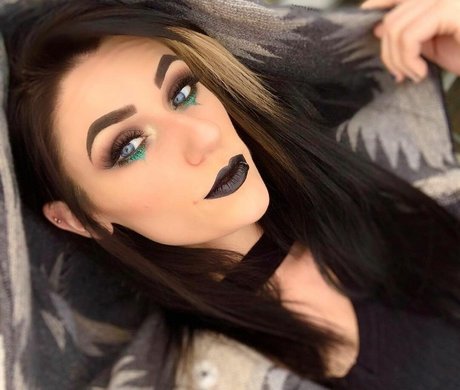 Photo nue de fuite OnlyFans de Alikat Goth Girl