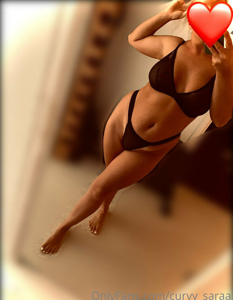 Curvy_saraa