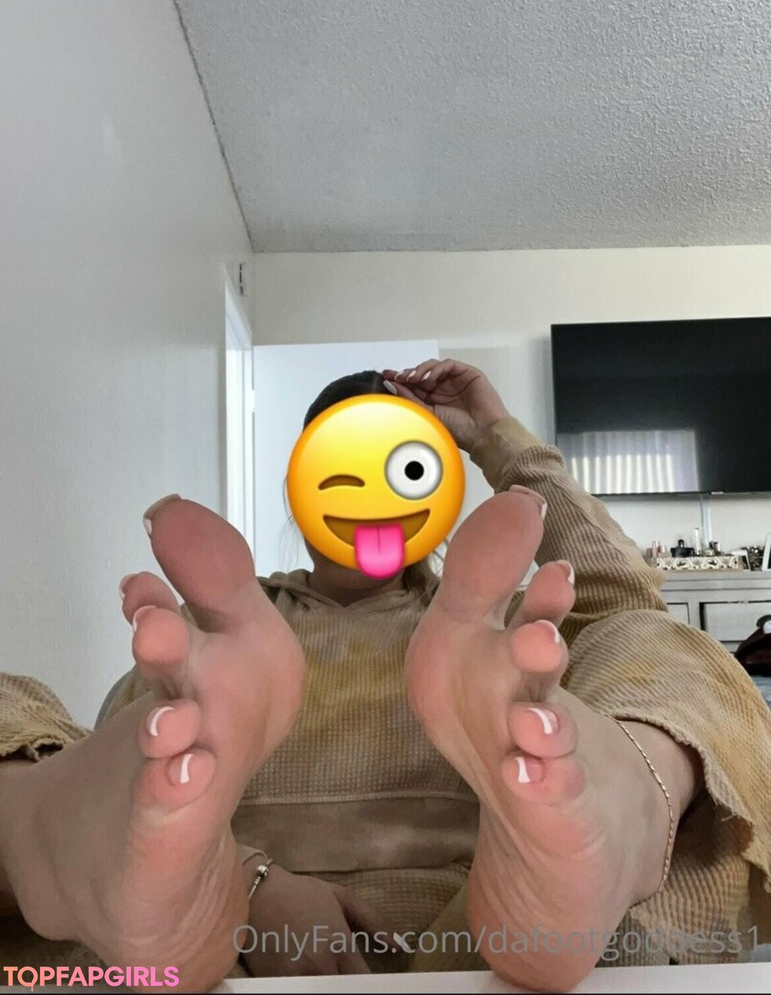 Photo nue de fuite OnlyFans de Dafootgoddess1 #3 Photo nue de fuite OnlyFans de Dafootgoddess1 #3