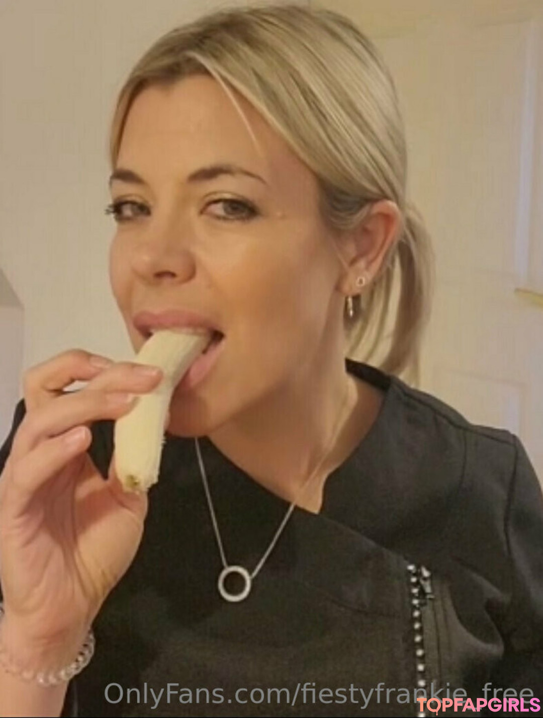 Photo nue de fuite OnlyFans de Fiestyfrankiefree #39 Photo nue de fuite OnlyFans de Fiestyfrankiefree #39