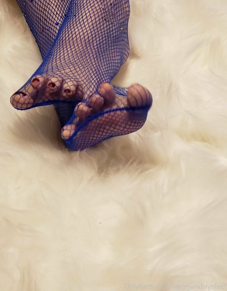 Photo nue de fuite OnlyFans de Harleyandivysfeet