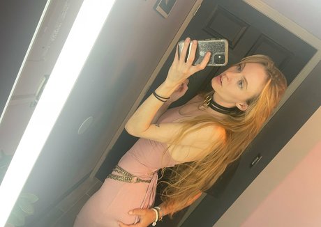 Photo nue de fuite OnlyFans de Lolacosta