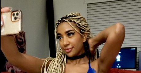 Photo nue de fuite OnlyFans de Partyatari
