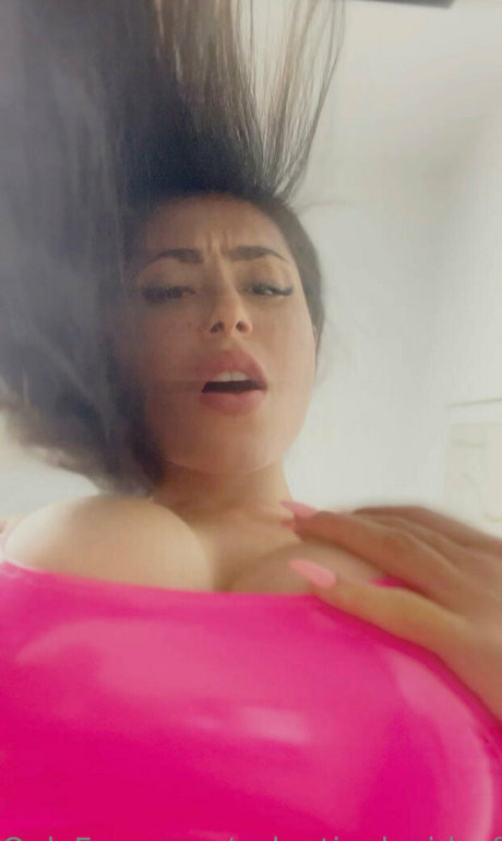 Photo nue de fuite OnlyFans de Valentinalavidafree