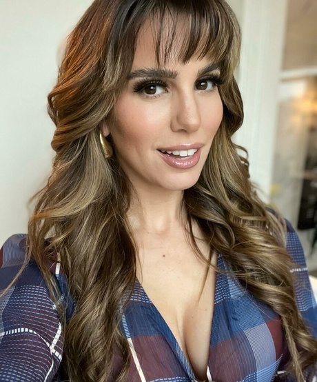 Christy Carlson Romano