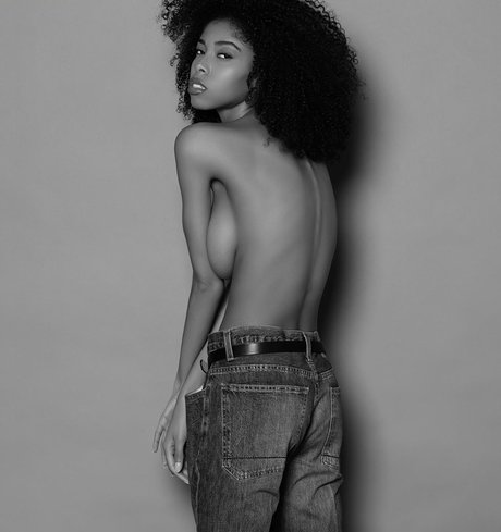 Photo nue de fuite OnlyFans de Kira Imani