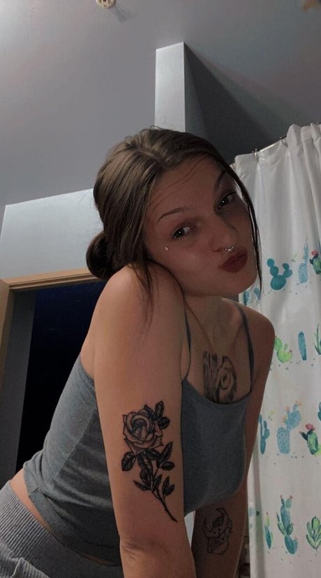 Photo nue de fuite OnlyFans de Rhiannon Jena