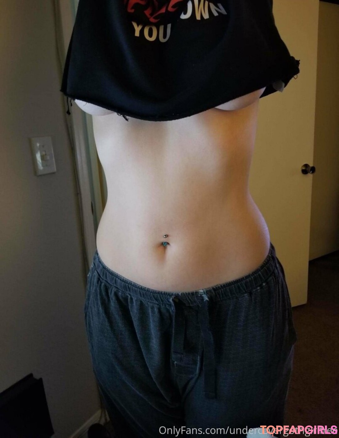Photo nue de fuite OnlyFans de Undercovergothgirlfree #1 Photo nue de fuite OnlyFans de Undercovergothgirlfree #1