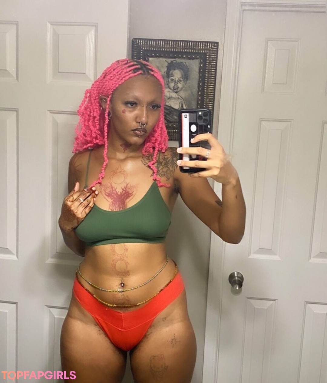 Photo nue de fuite OnlyFans de Insan3gal #2 Photo nue de fuite OnlyFans de Insan3gal #2