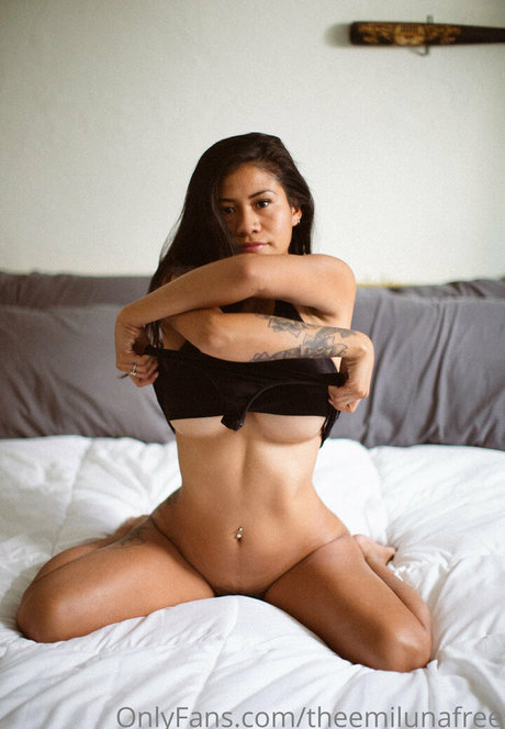 Photo nue de fuite OnlyFans de Theemilunafree