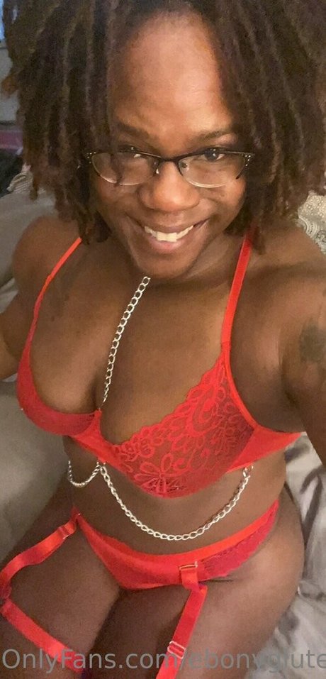 Ebonyglutes01