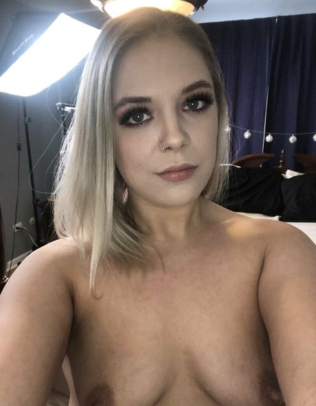 Photo nue de fuite OnlyFans de Peachylanaxo