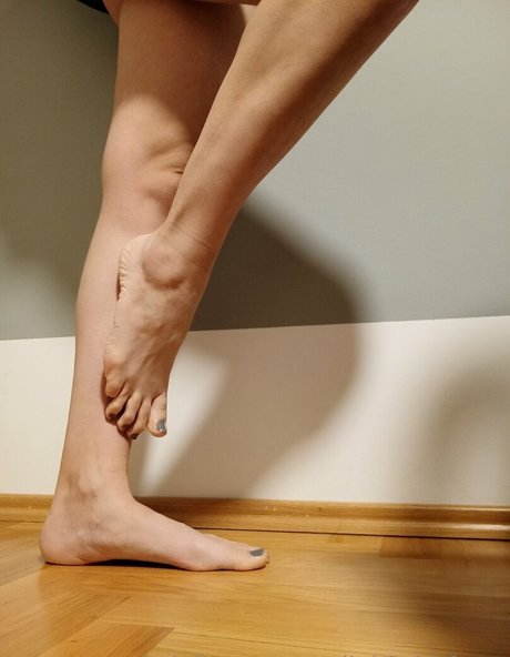 Tallgirlwithfeets