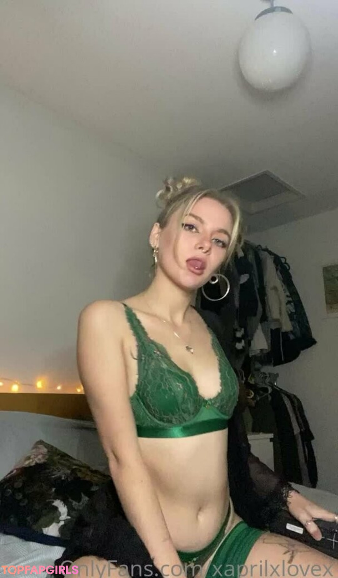 Photo nue de fuite OnlyFans de Aprilloveuk #19 Photo nue de fuite OnlyFans de Aprilloveuk #19