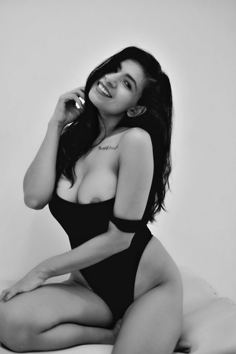 Photo nue de fuite OnlyFans de Annie Sharma