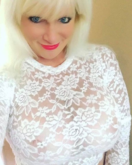 Sandie Lee