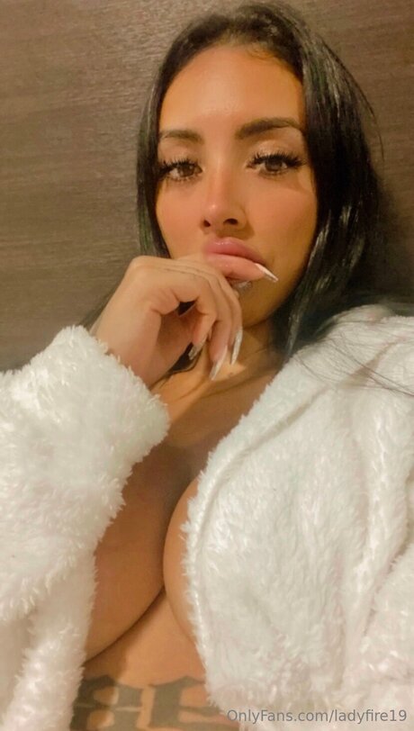 Miafoxvipp