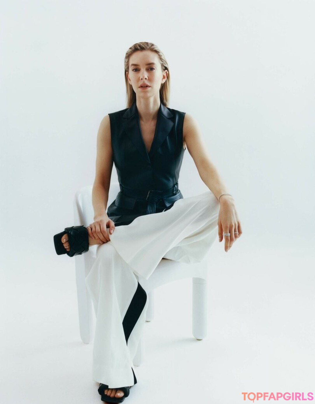 Photo nue de fuite OnlyFans de Vanessa Kirby #123 Photo nue de fuite OnlyFans de Vanessa Kirby #123