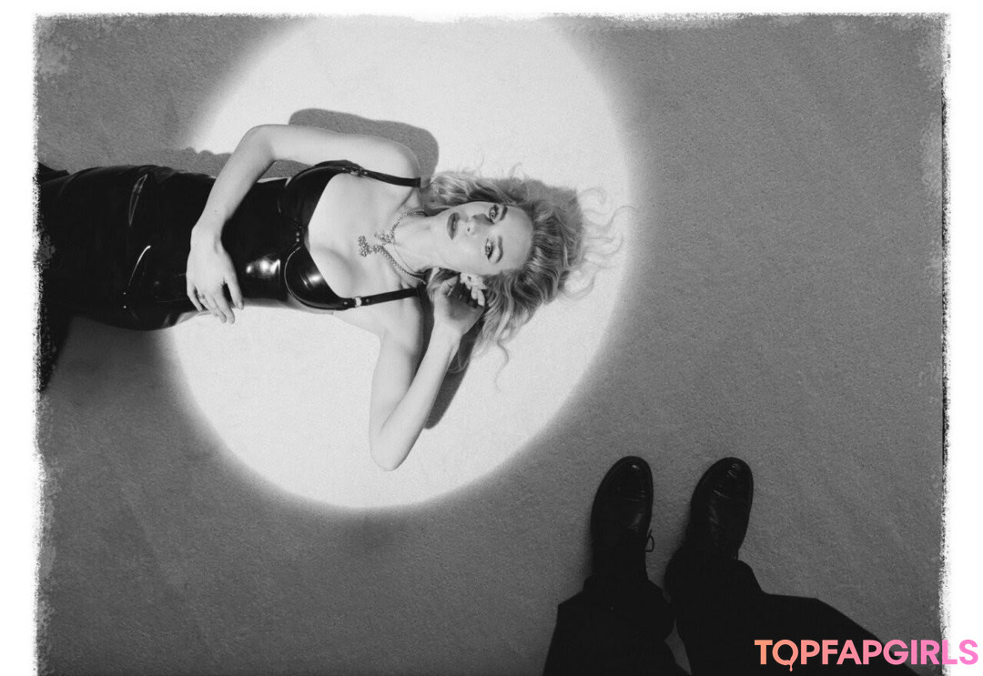 Photo nue de fuite OnlyFans de Vanessa Kirby #17 Photo nue de fuite OnlyFans de Vanessa Kirby #17