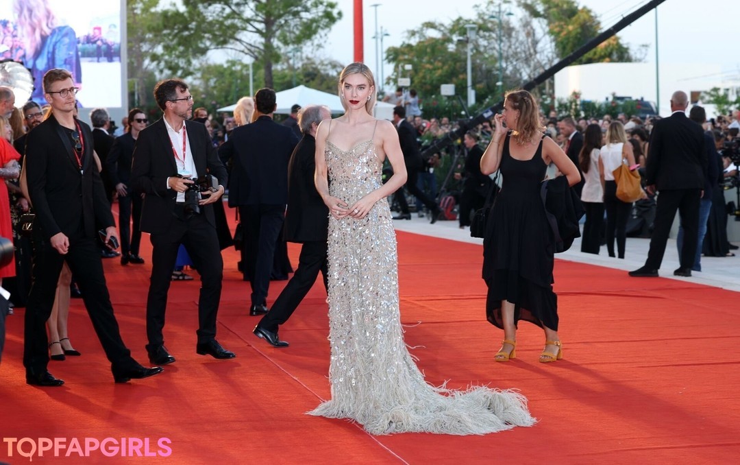 Photo nue de fuite OnlyFans de Vanessa Kirby #243 Photo nue de fuite OnlyFans de Vanessa Kirby #243