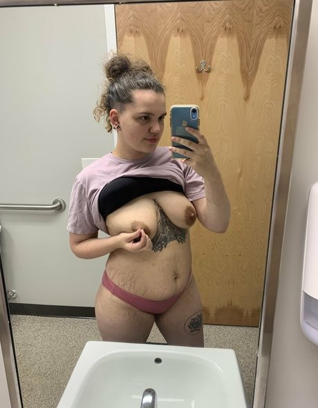 Photo nue de fuite OnlyFans de Hippiekitten420