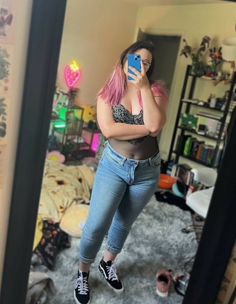 Photo nue de fuite OnlyFans de Strawbre