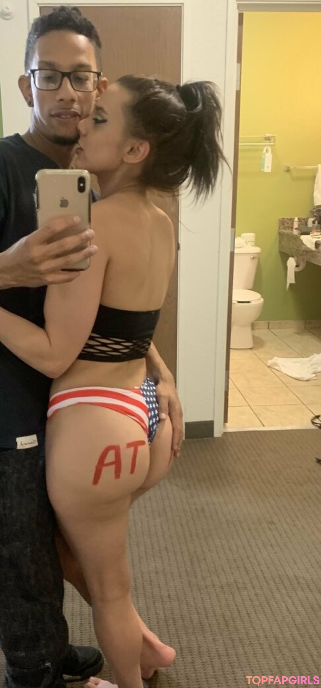 Photo nue de fuite OnlyFans de Officialmariajade #24 Photo nue de fuite OnlyFans de Officialmariajade #24