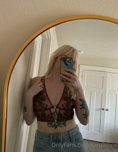 Photo nue de fuite OnlyFans de Caroliiiiine
