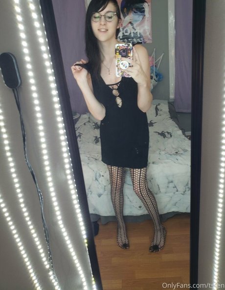 Photo nue de fuite OnlyFans de Gothravemom