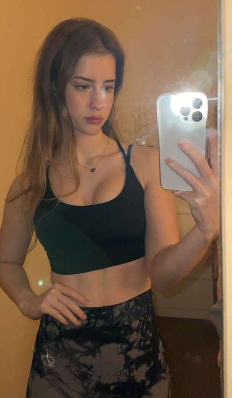 Photo nue de fuite OnlyFans de Mira Szalma