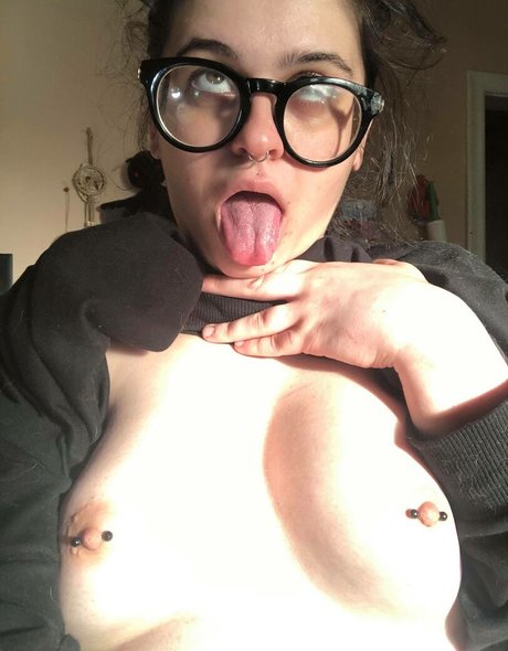 Photo nue de fuite OnlyFans de Periodpriestess
