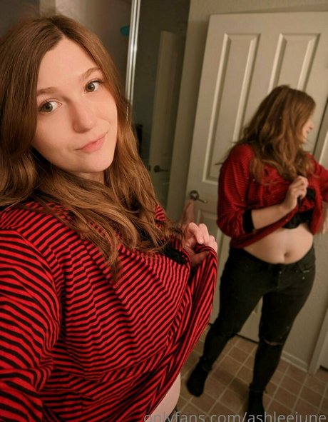Photo nue de fuite OnlyFans de Ashleejune