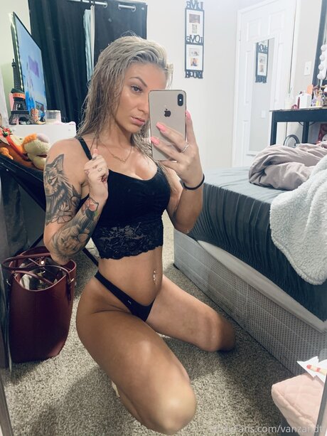 Photo nue de fuite OnlyFans de Vanzandtt